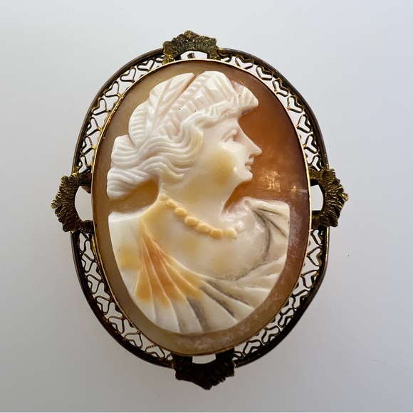 10k Gold Vintage Cameo Necklace / Brooch